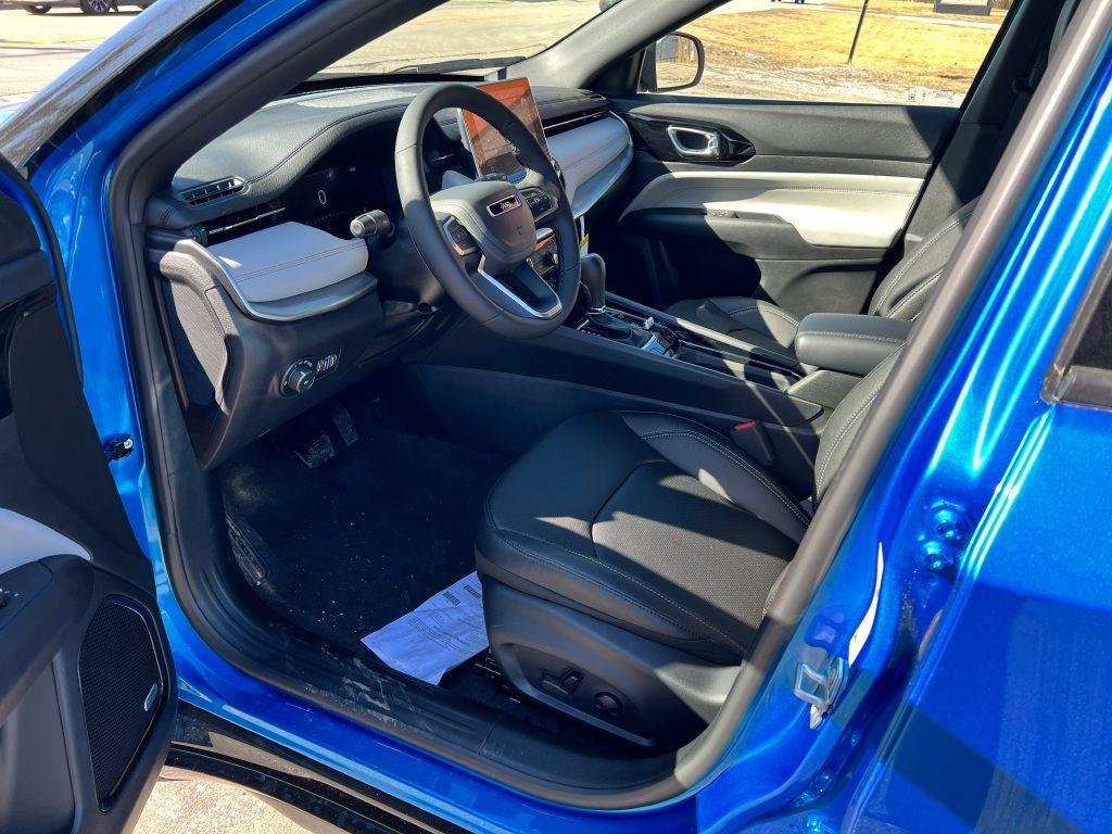 new 2025 Jeep Compass car, priced at $41,385