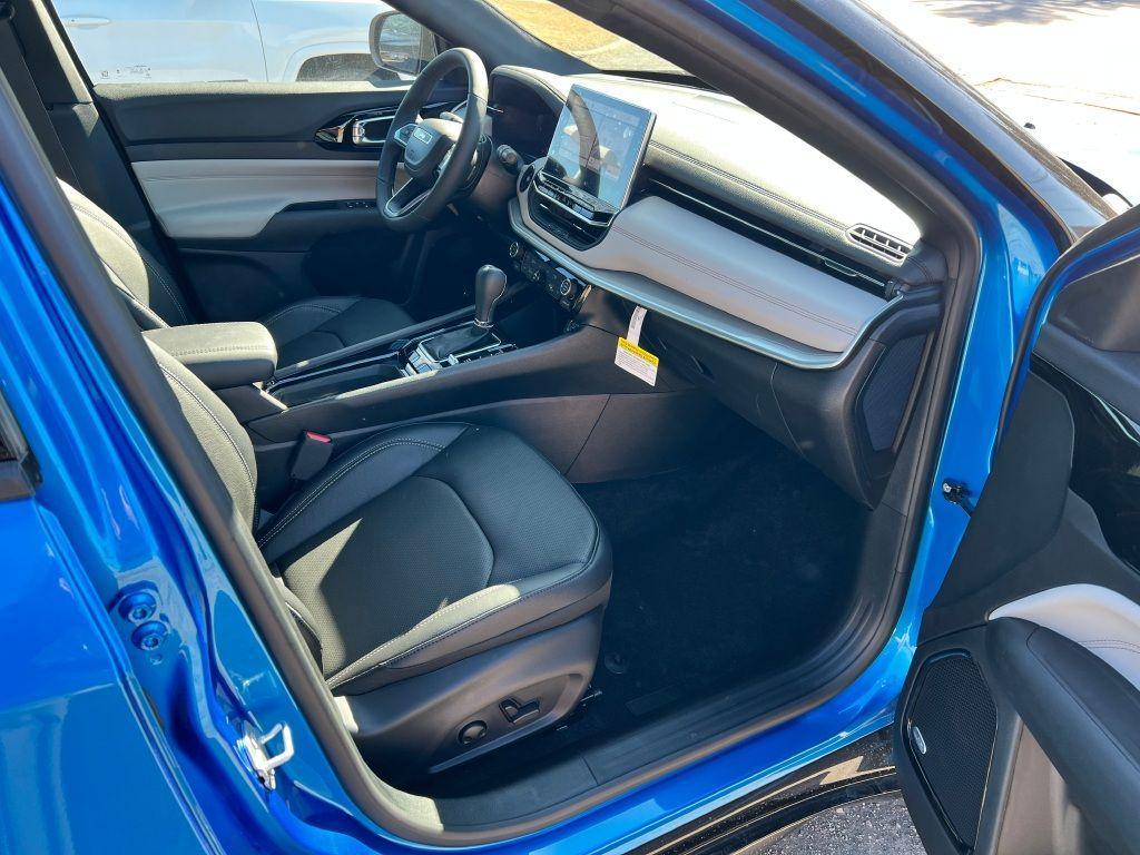 new 2025 Jeep Compass car, priced at $41,385