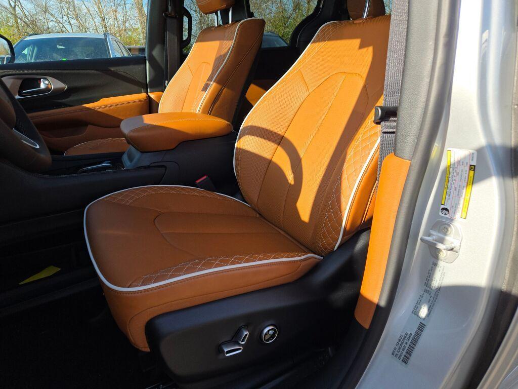 new 2026 Chrysler Pacifica car, priced at $54,495