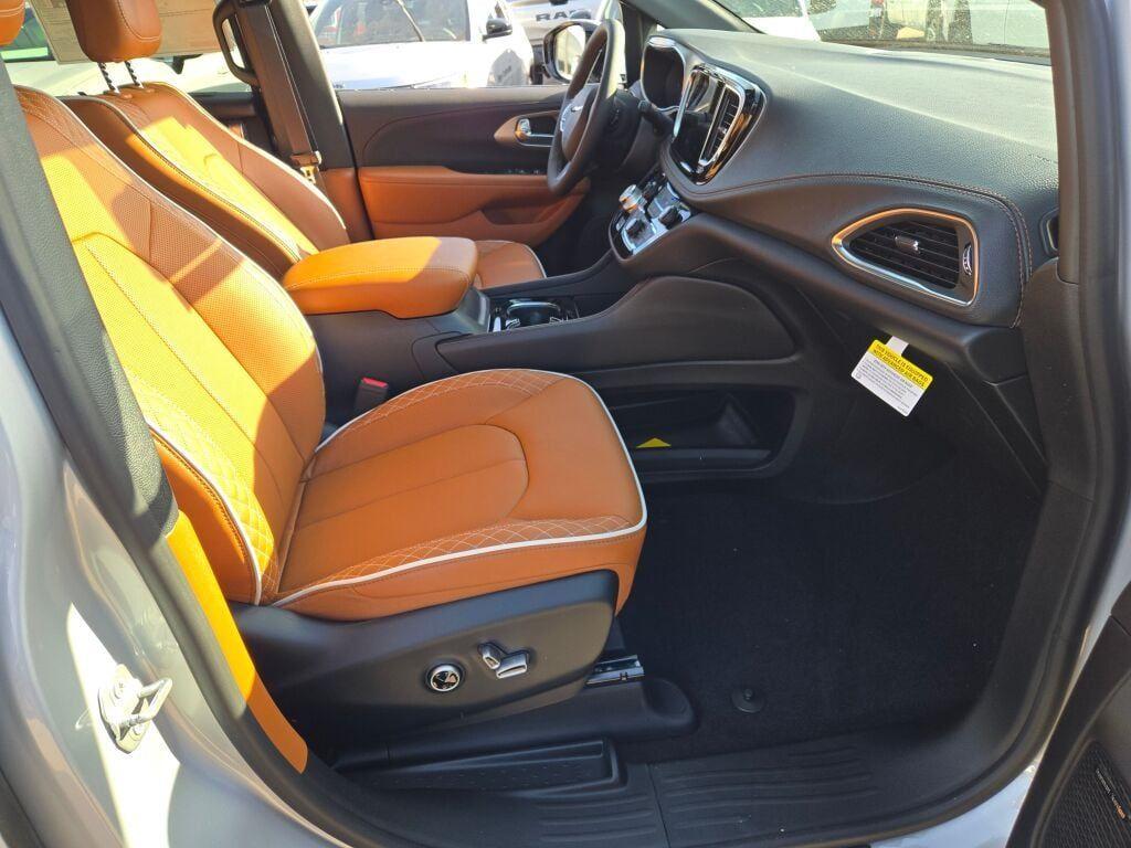 new 2026 Chrysler Pacifica car, priced at $54,495