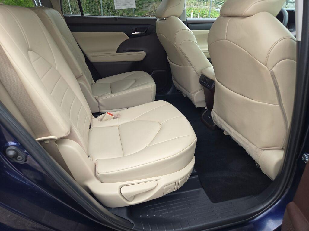 used 2022 Toyota Highlander car, priced at $34,654