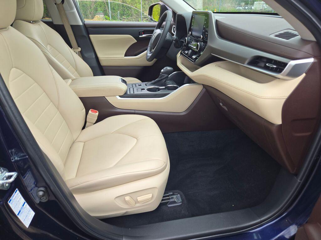 used 2022 Toyota Highlander car, priced at $34,654