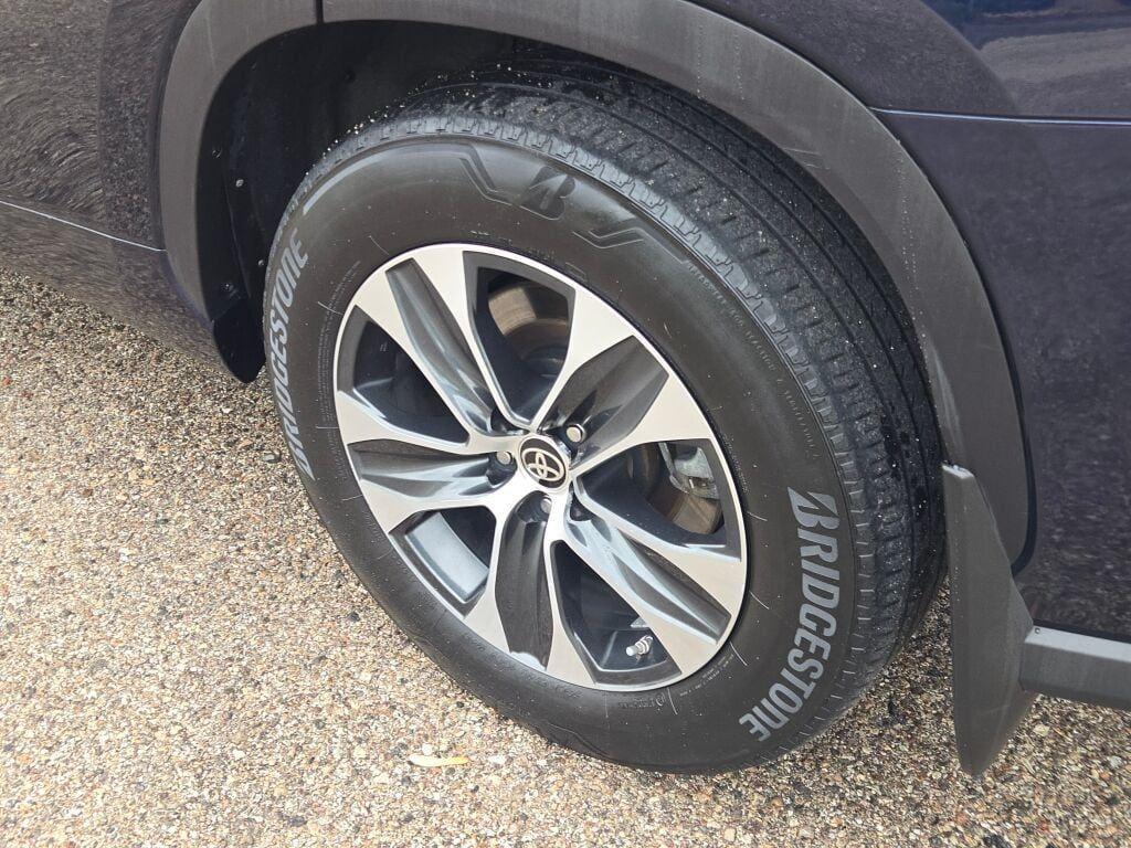 used 2022 Toyota Highlander car, priced at $34,654