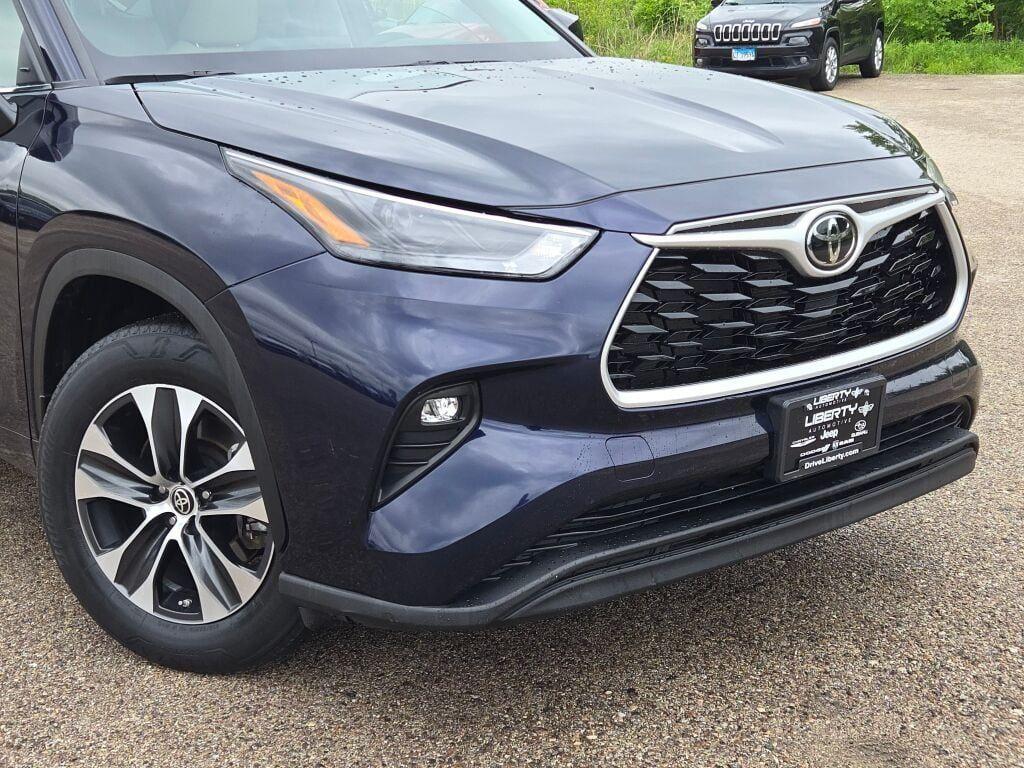 used 2022 Toyota Highlander car, priced at $34,654