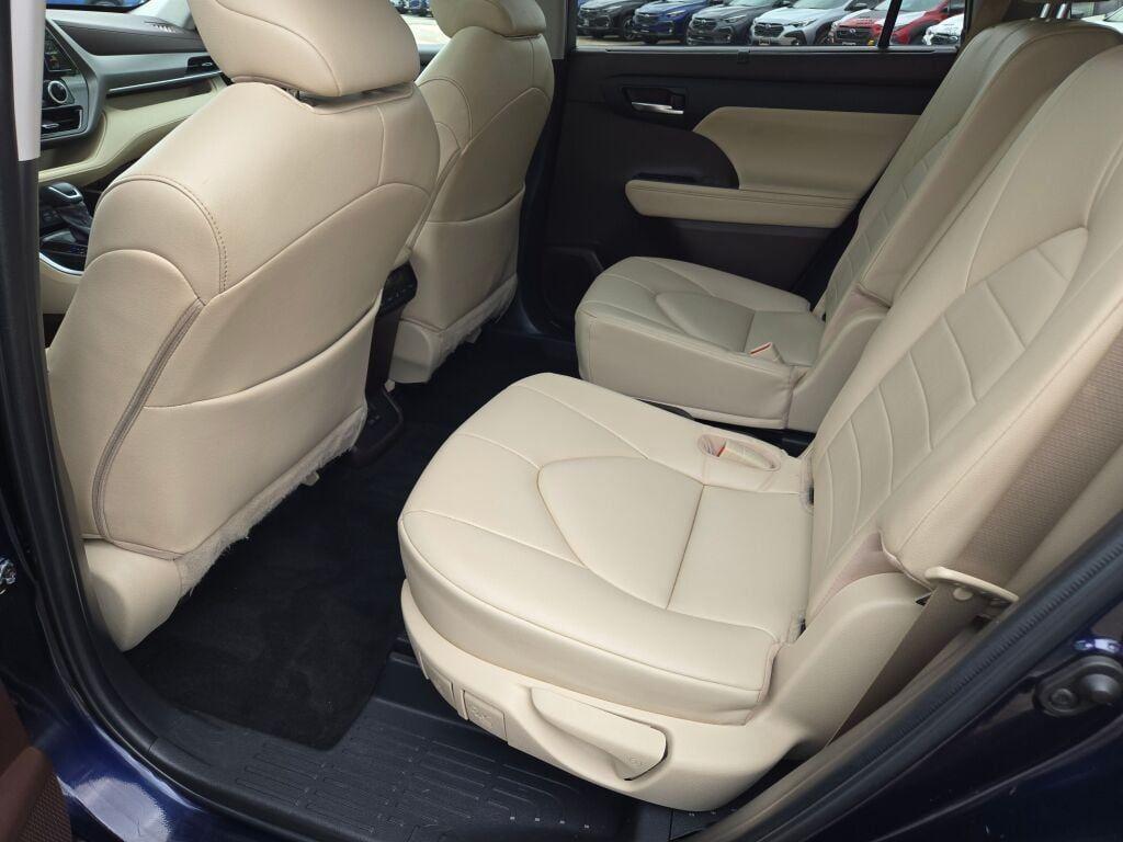 used 2022 Toyota Highlander car, priced at $34,654