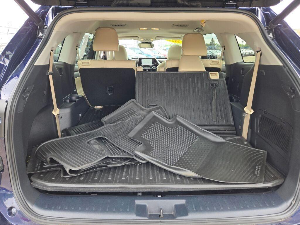 used 2022 Toyota Highlander car, priced at $34,654