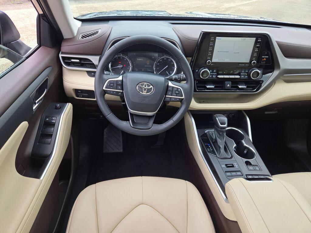 used 2022 Toyota Highlander car, priced at $34,654