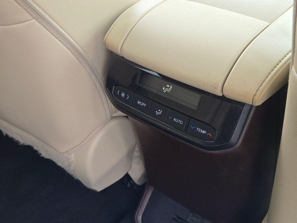 used 2022 Toyota Highlander car, priced at $34,654