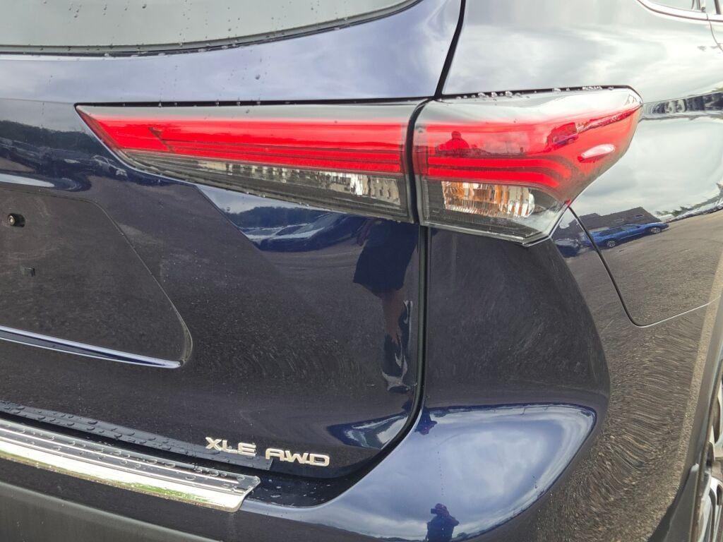 used 2022 Toyota Highlander car, priced at $34,654