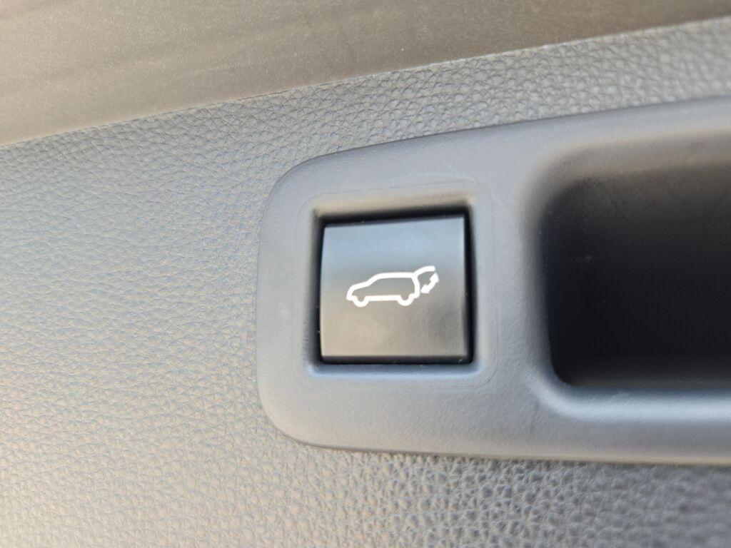 used 2022 Toyota Highlander car, priced at $33,989