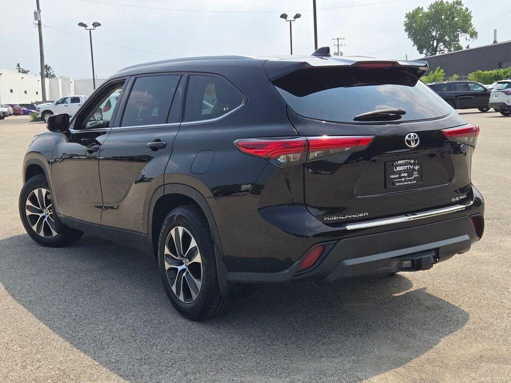used 2022 Toyota Highlander car, priced at $33,989