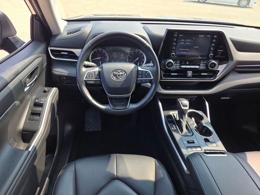 used 2022 Toyota Highlander car, priced at $33,989