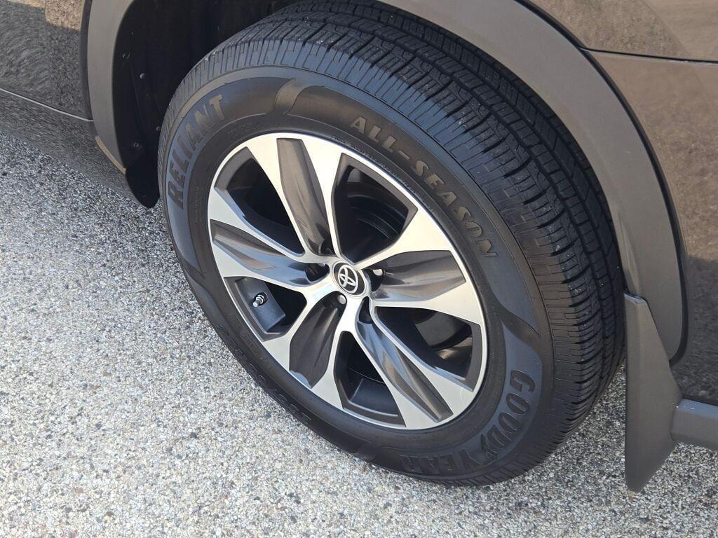 used 2022 Toyota Highlander car, priced at $33,989
