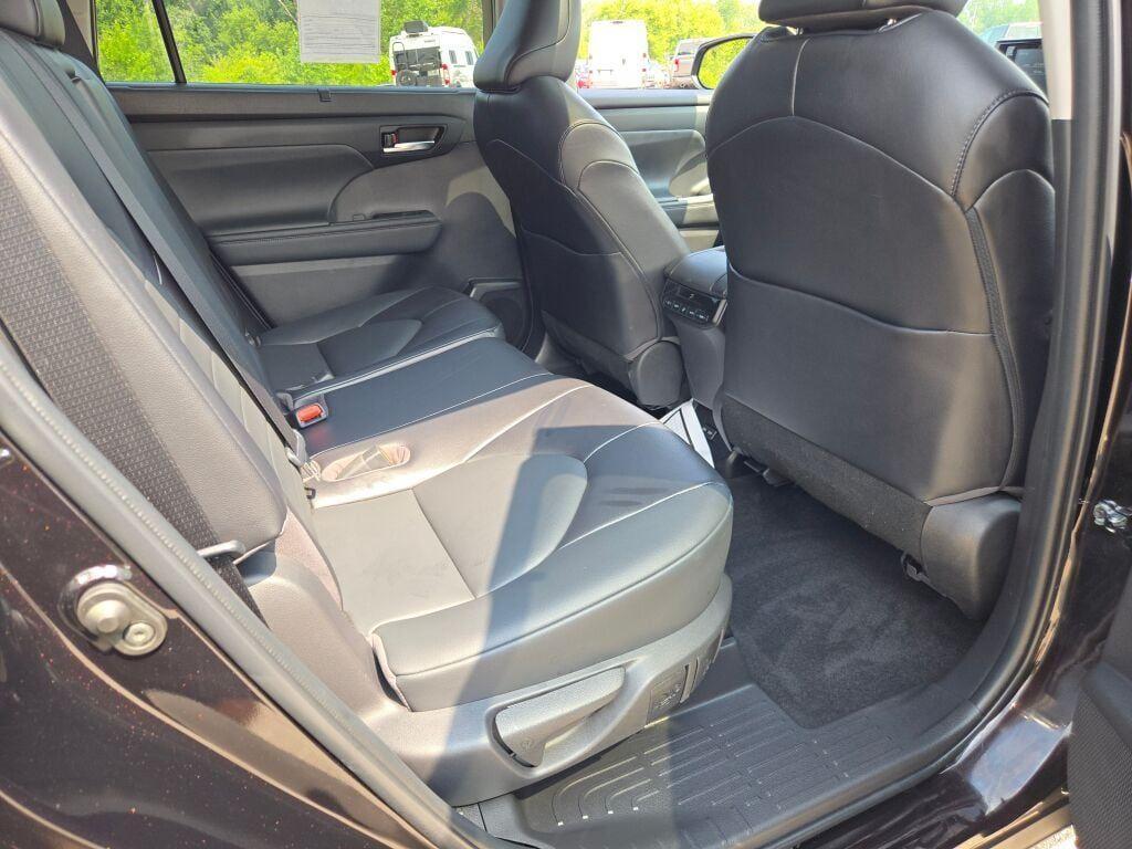 used 2022 Toyota Highlander car, priced at $33,989