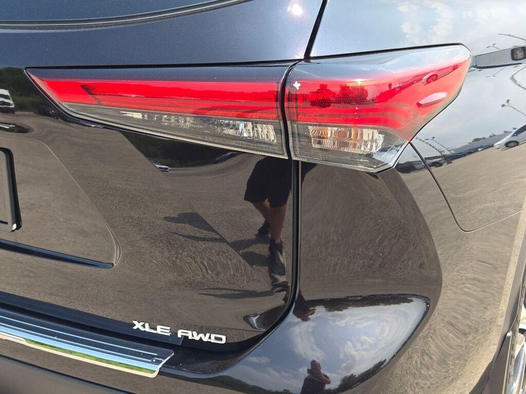 used 2022 Toyota Highlander car, priced at $33,989