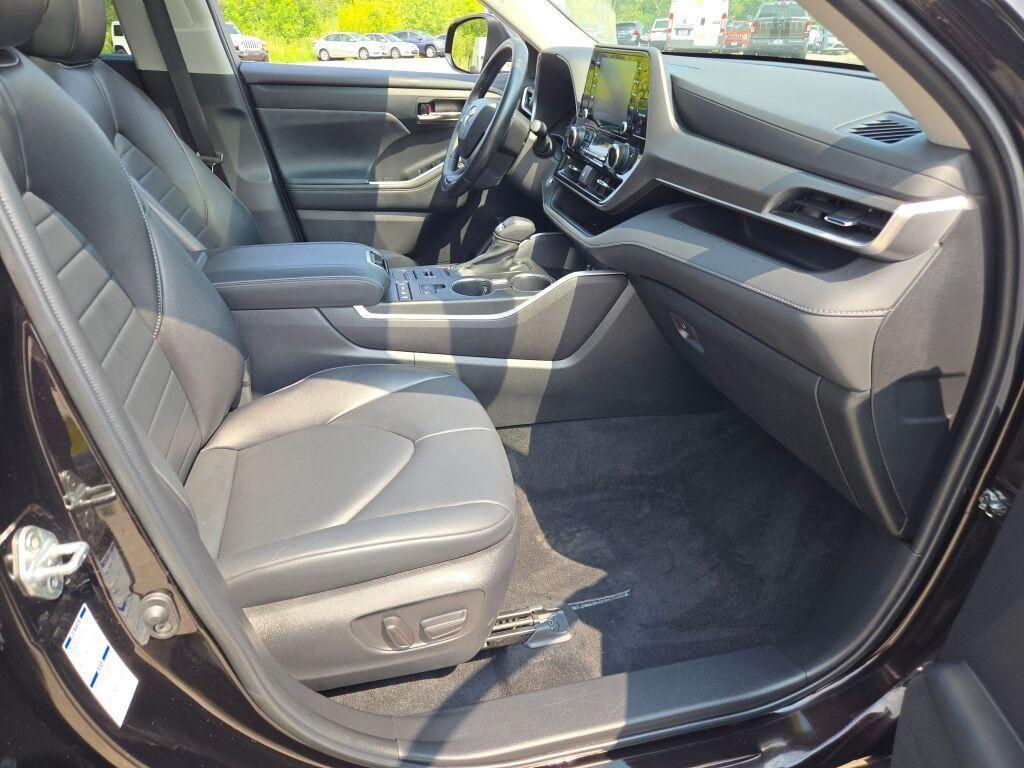 used 2022 Toyota Highlander car, priced at $33,989