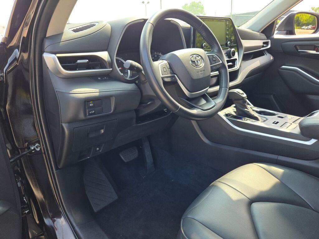 used 2022 Toyota Highlander car, priced at $33,989
