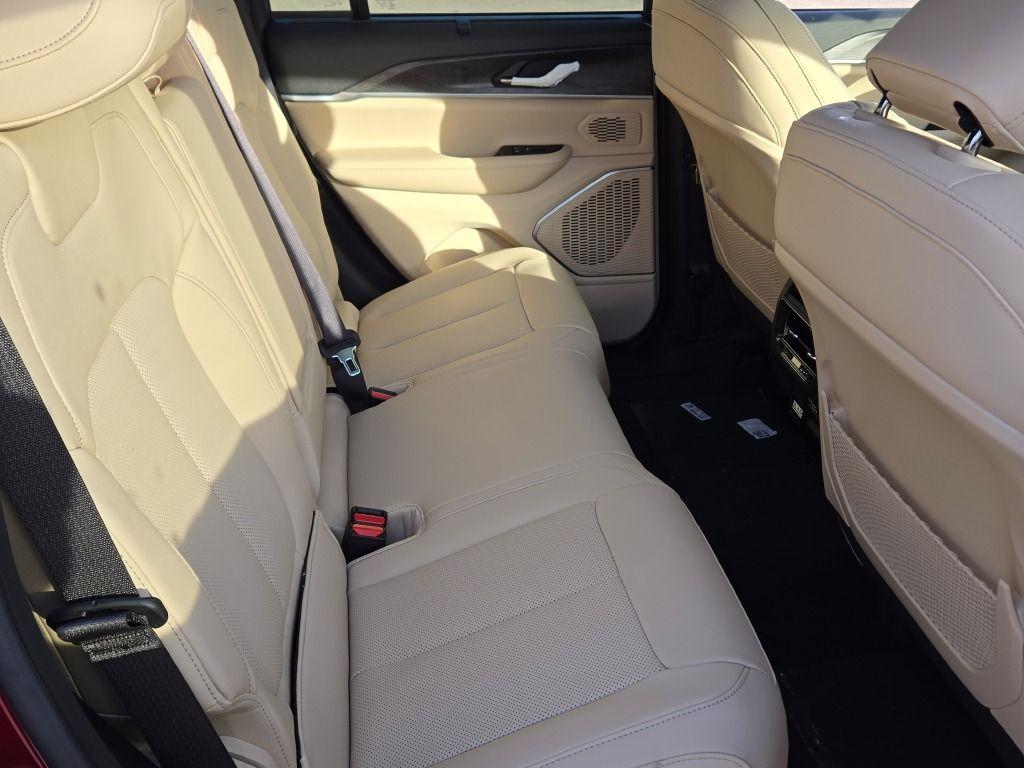 new 2025 Jeep Grand Cherokee car, priced at $49,530