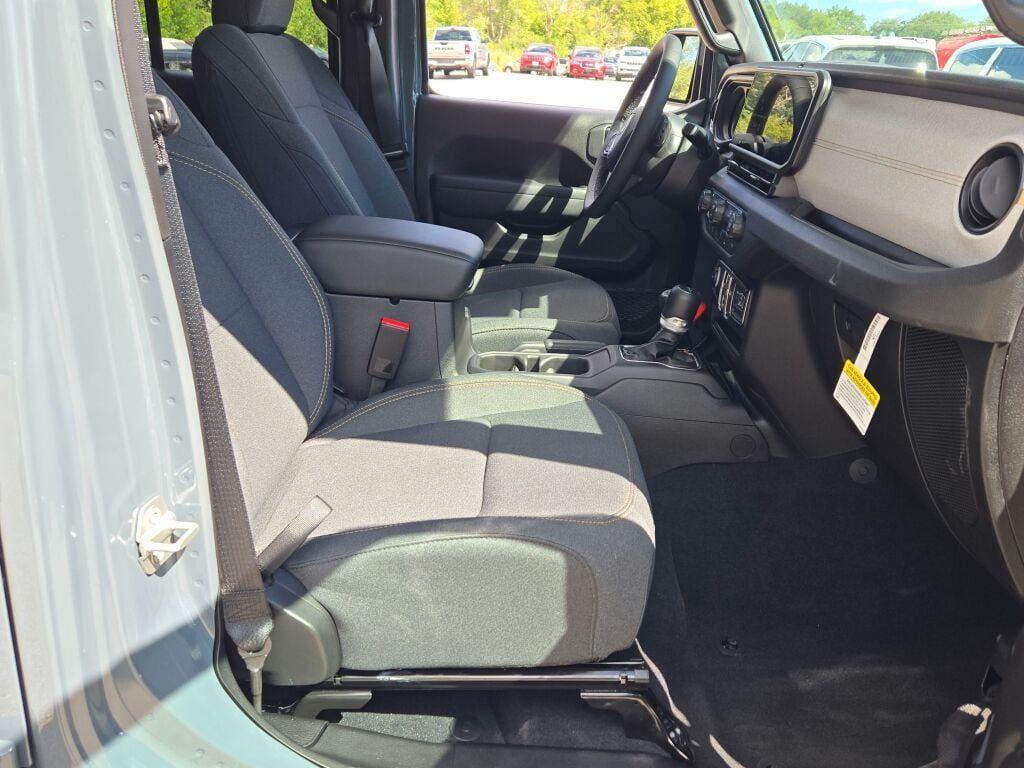 new 2025 Jeep Gladiator car