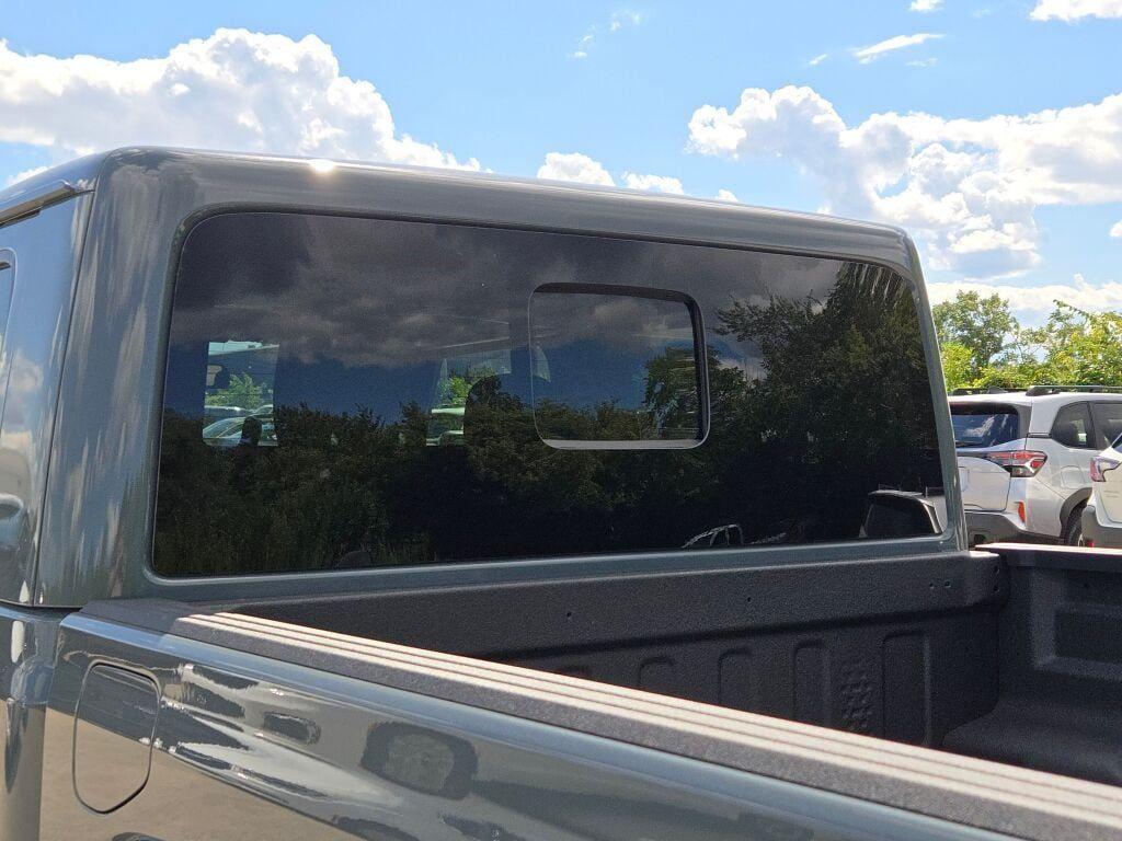 new 2025 Jeep Gladiator car