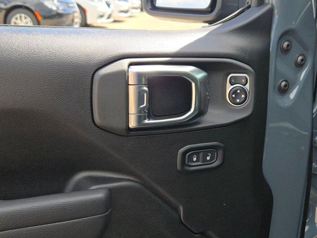 new 2025 Jeep Gladiator car