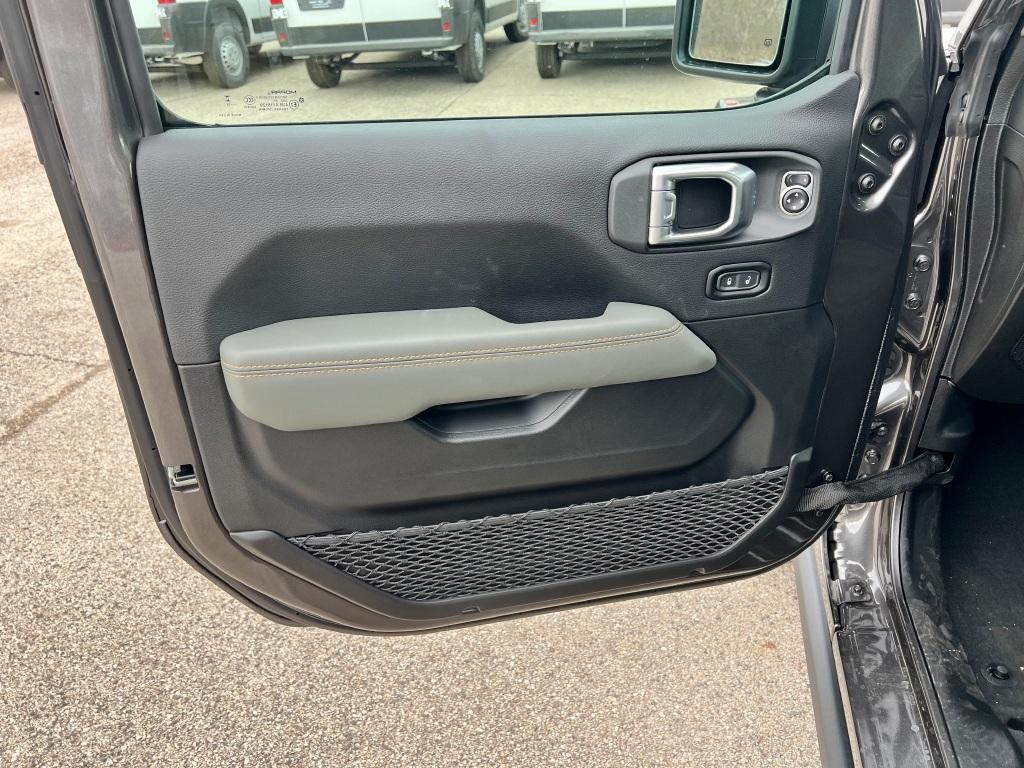 new 2025 Jeep Gladiator car, priced at $63,690