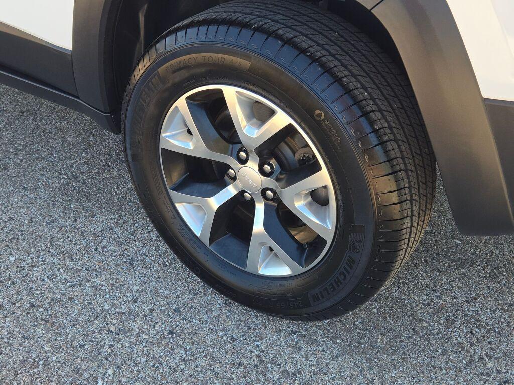used 2018 Jeep Cherokee car, priced at $16,446