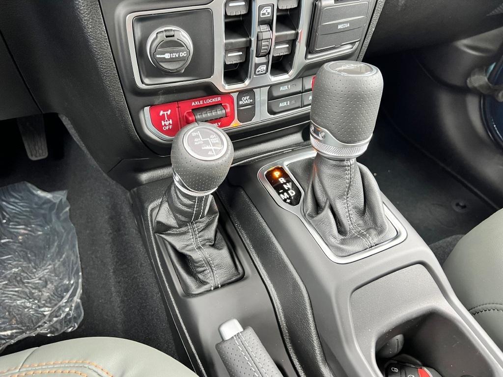 new 2025 Jeep Gladiator car, priced at $63,990