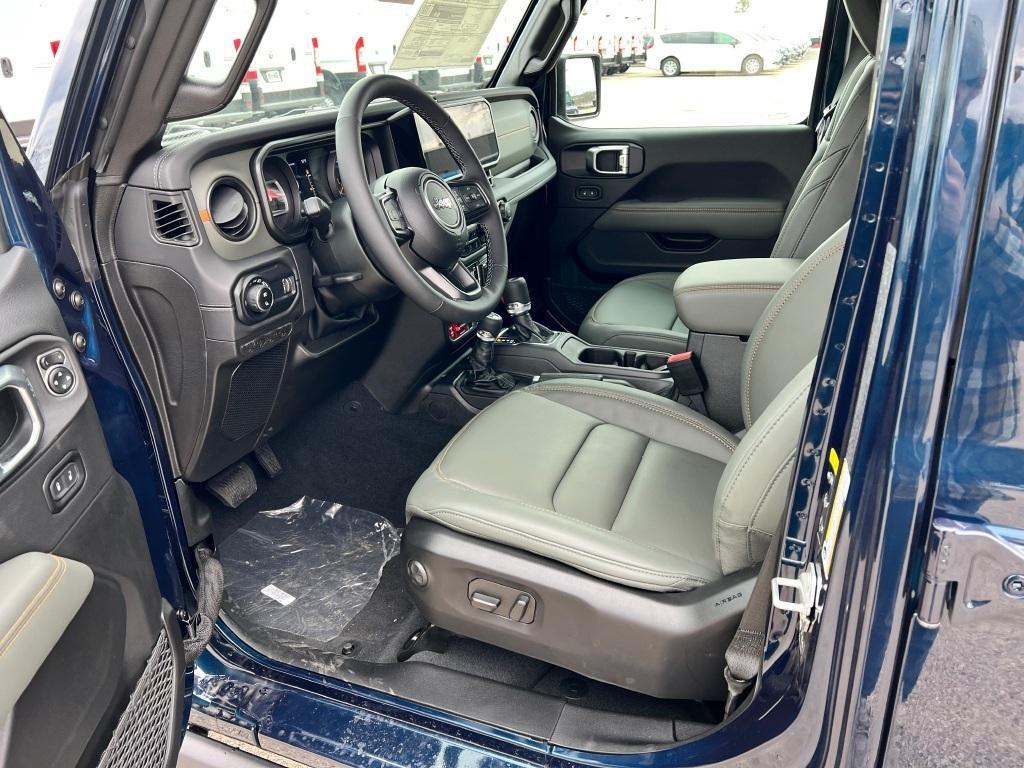 new 2025 Jeep Gladiator car, priced at $63,990