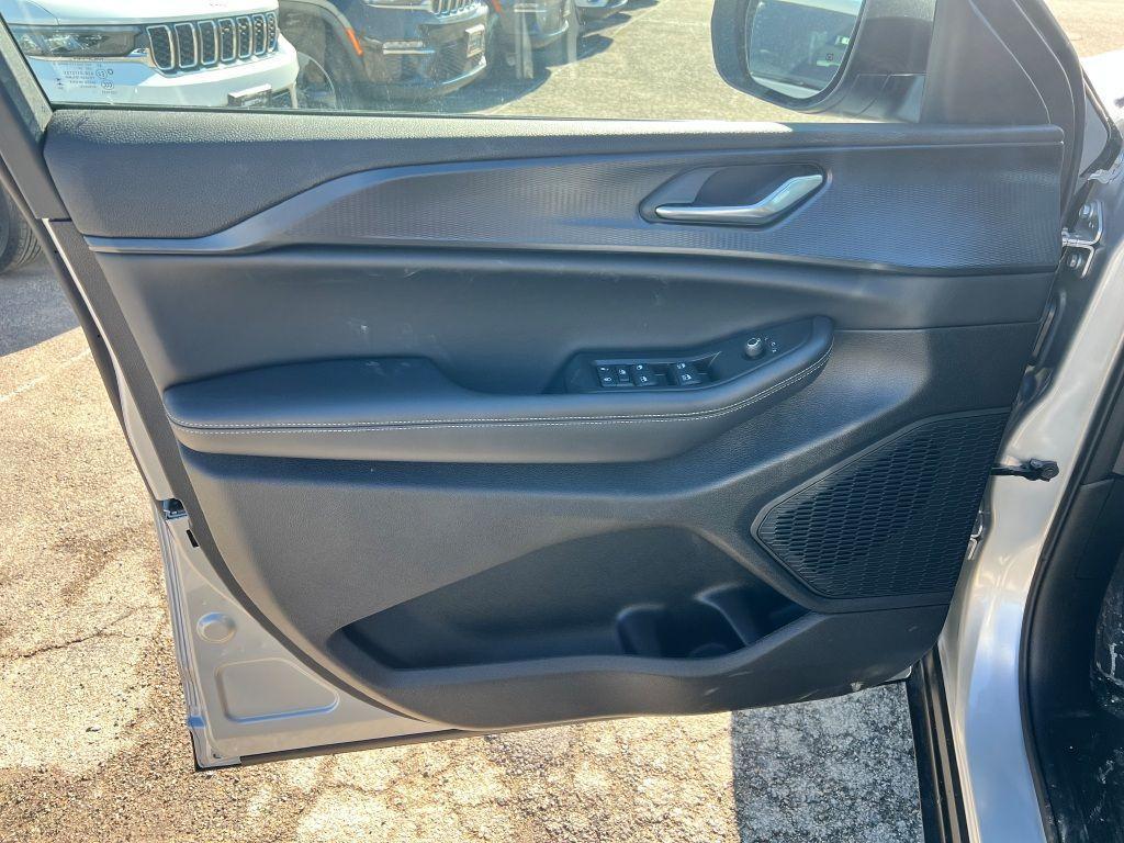 new 2025 Jeep Grand Cherokee L car, priced at $47,465