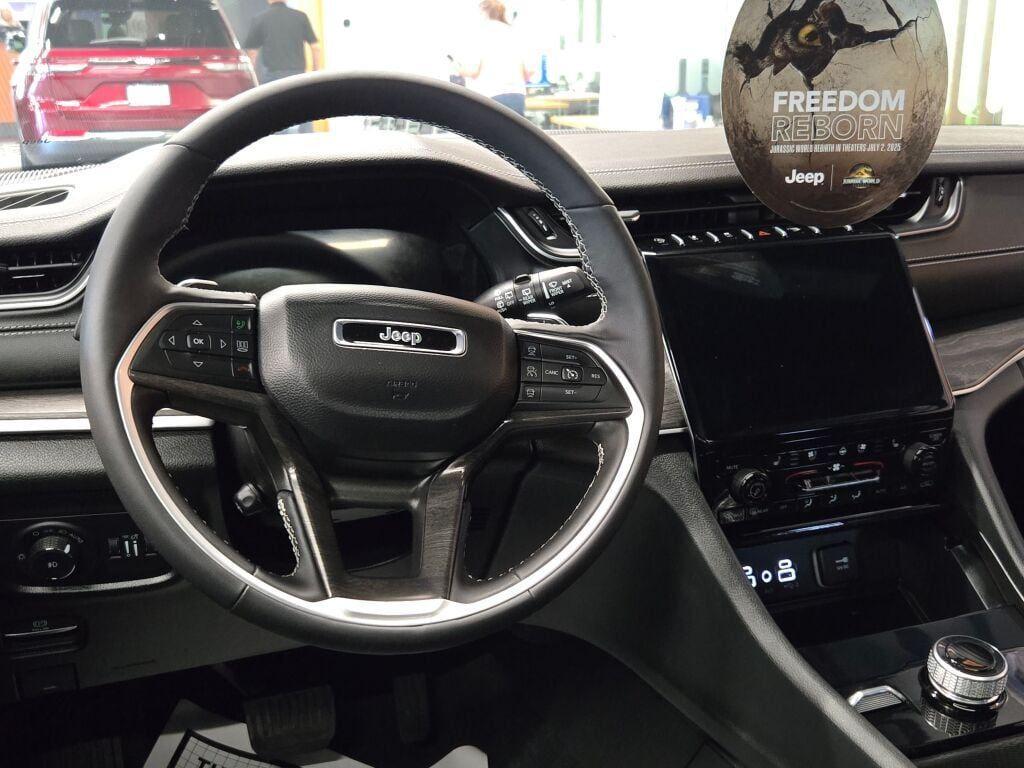 new 2025 Jeep Grand Cherokee car, priced at $48,535