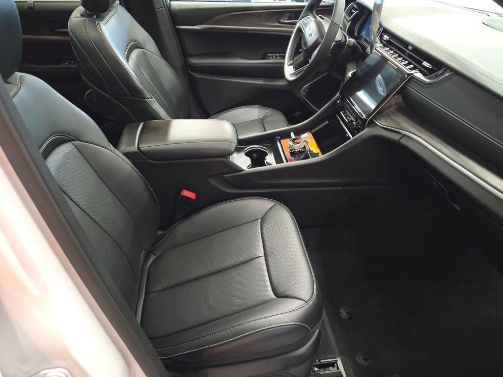 new 2025 Jeep Grand Cherokee car, priced at $48,535