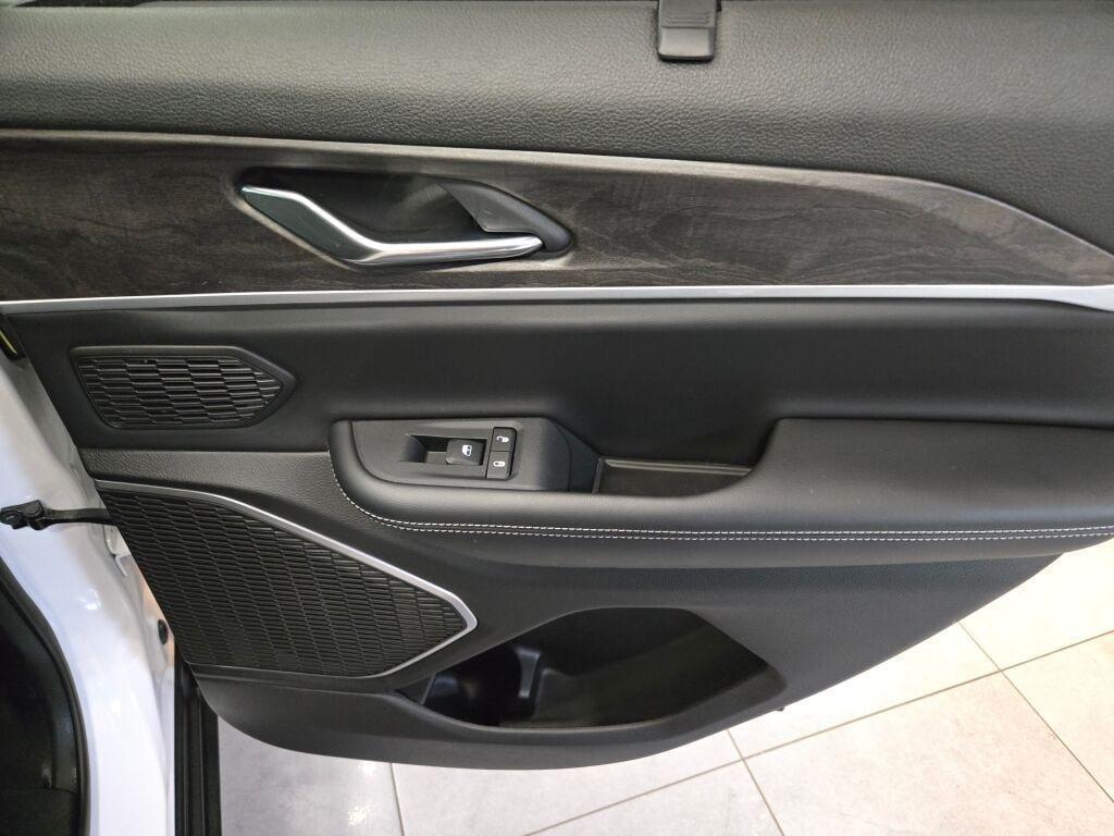 new 2025 Jeep Grand Cherokee car, priced at $48,535