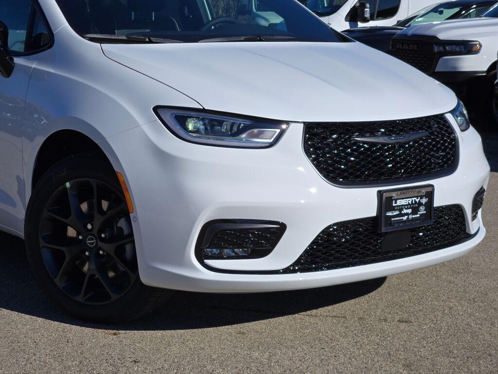 new 2026 Chrysler Pacifica car, priced at $52,385