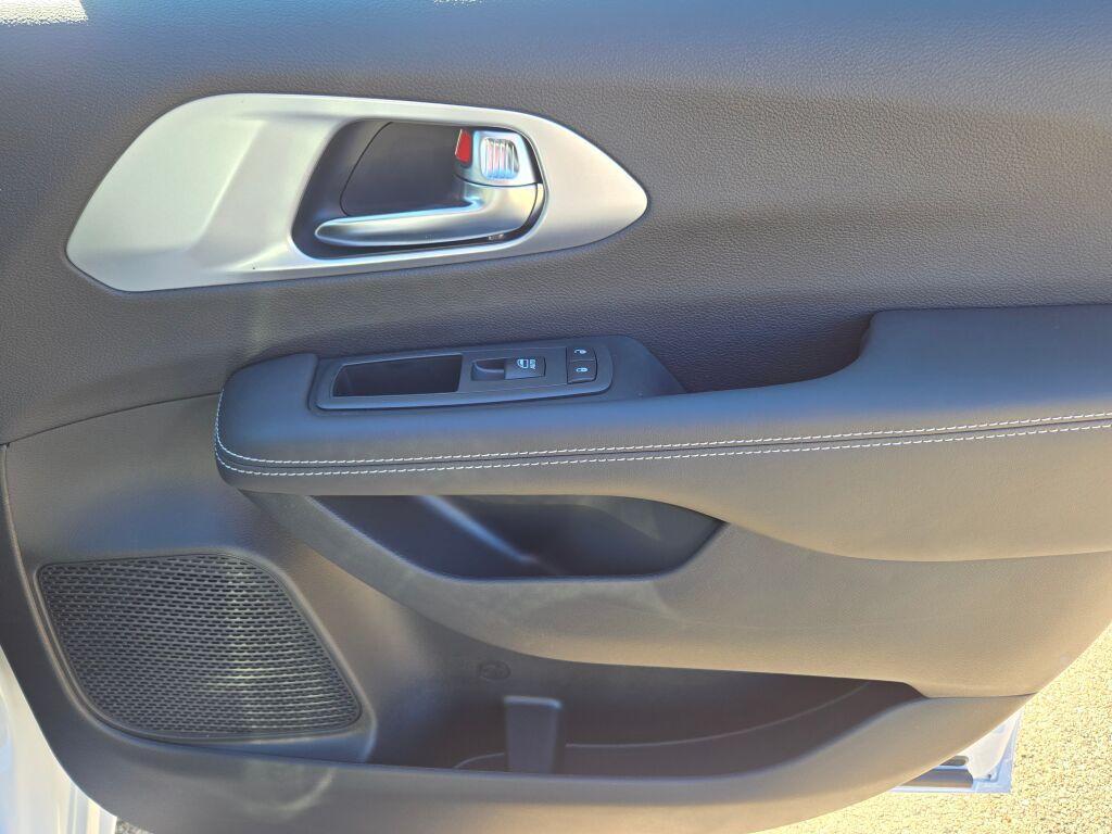 new 2026 Chrysler Pacifica car, priced at $52,385