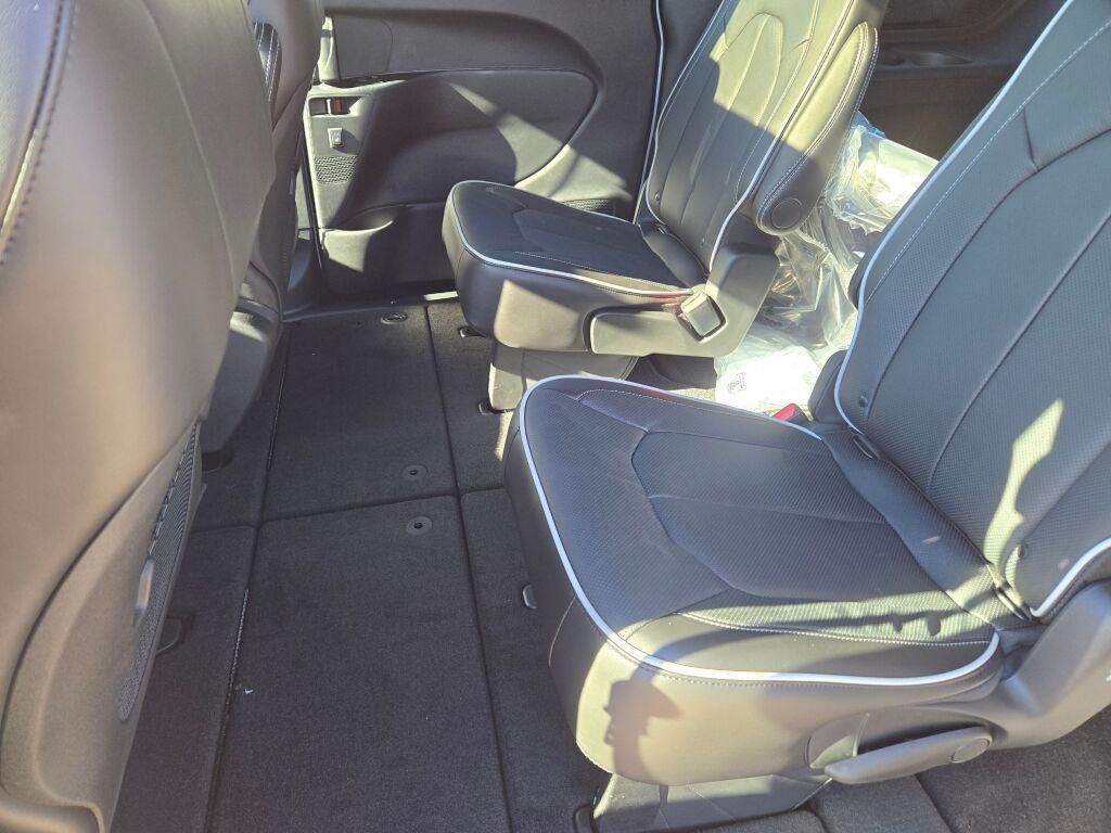 new 2026 Chrysler Pacifica car, priced at $52,385