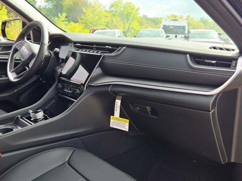 new 2025 Jeep Grand Cherokee car, priced at $50,745