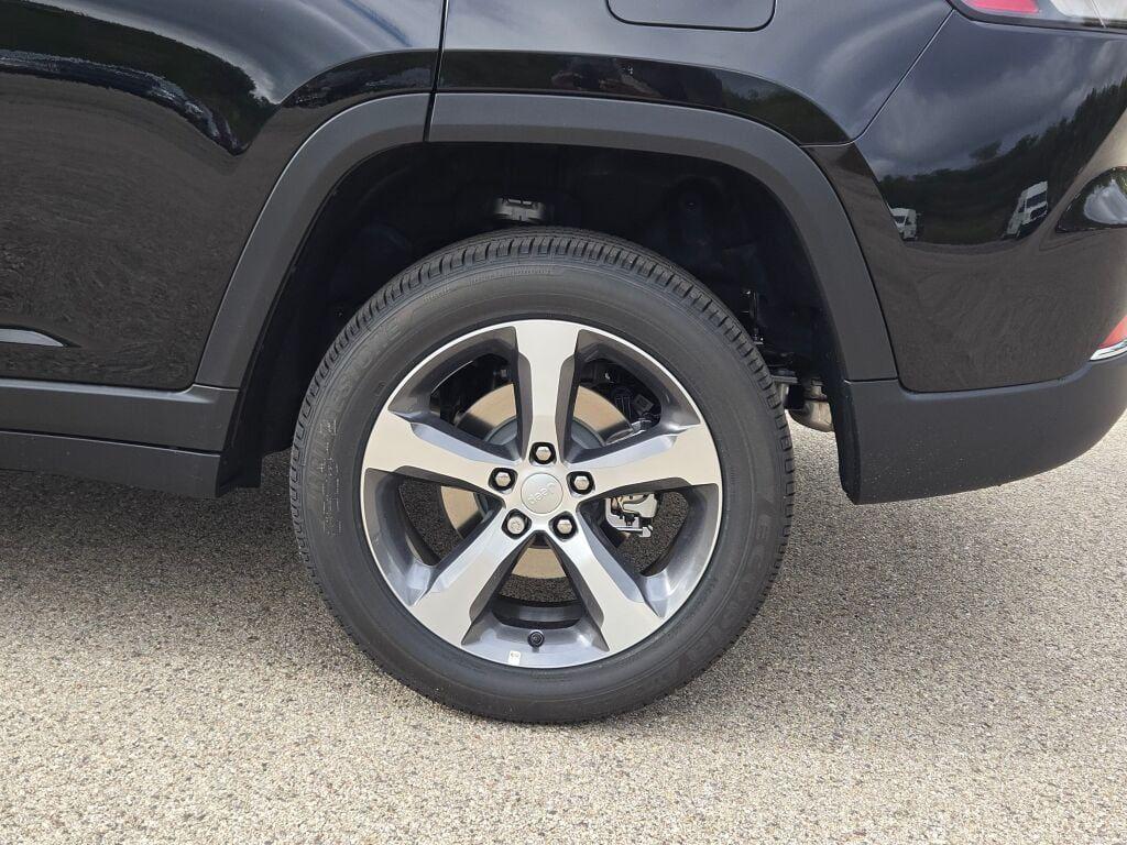 new 2025 Jeep Grand Cherokee car, priced at $50,745