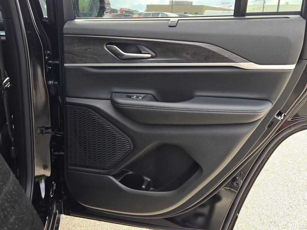 new 2025 Jeep Grand Cherokee car, priced at $50,745