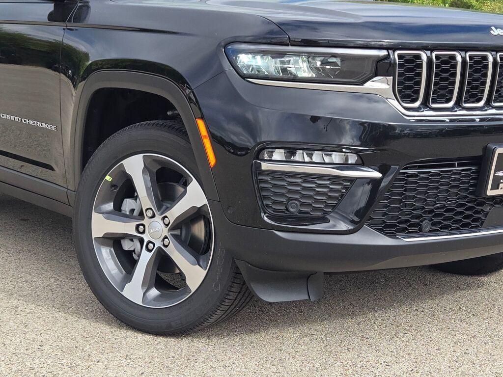 new 2025 Jeep Grand Cherokee car, priced at $50,745
