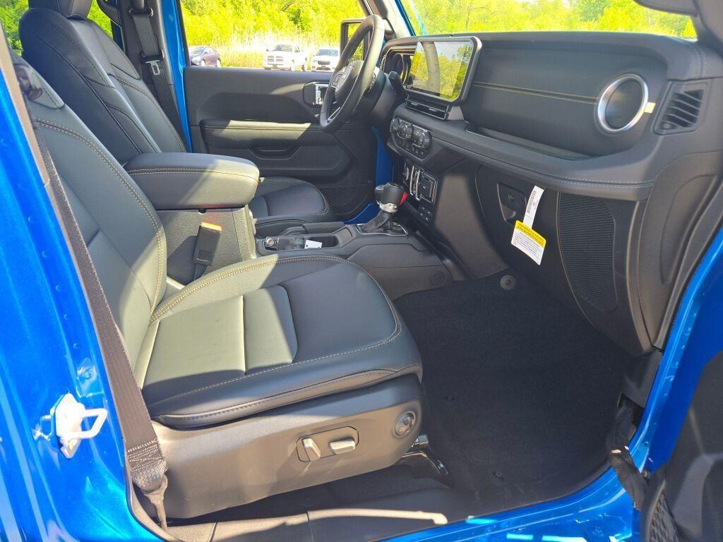 new 2025 Jeep Gladiator car, priced at $55,390
