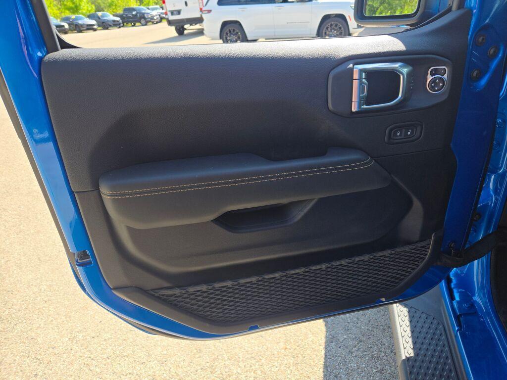 new 2025 Jeep Gladiator car