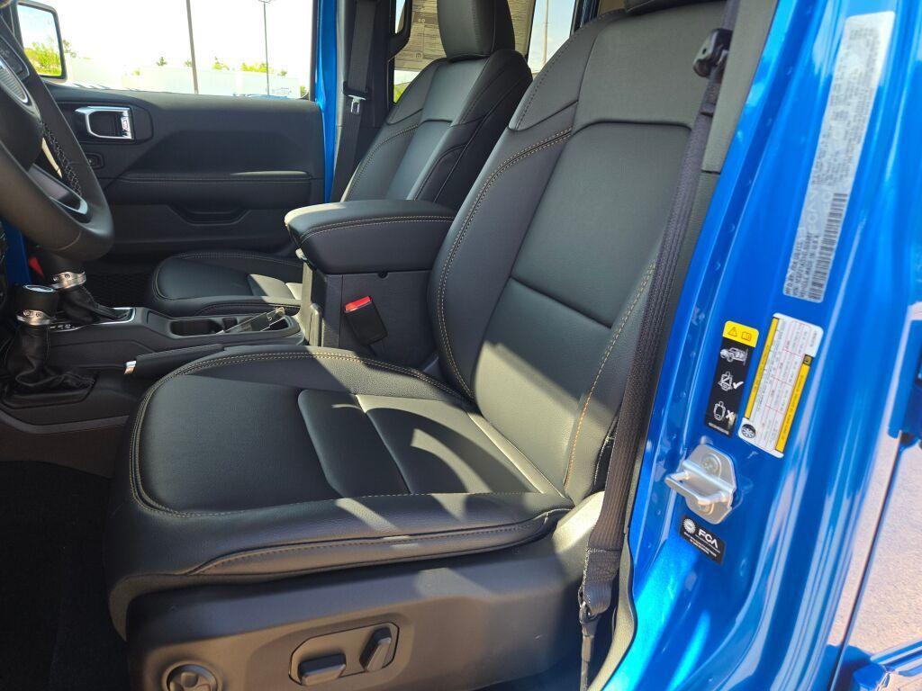 new 2025 Jeep Gladiator car, priced at $55,390