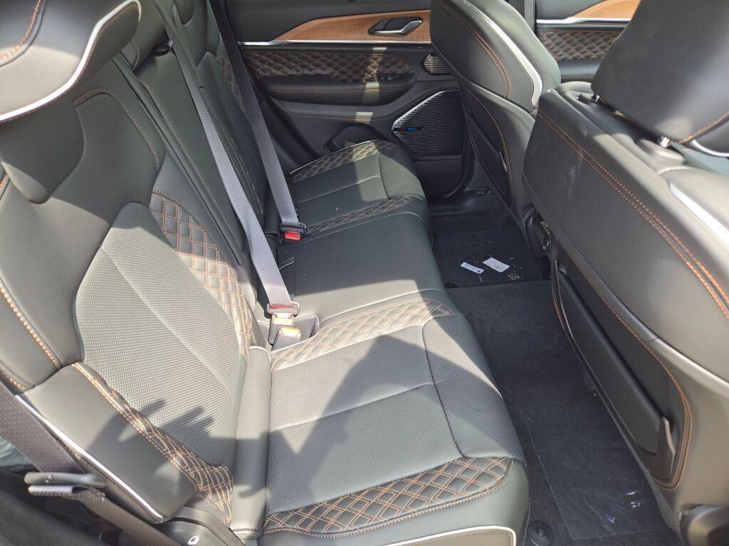 new 2025 Jeep Grand Cherokee car