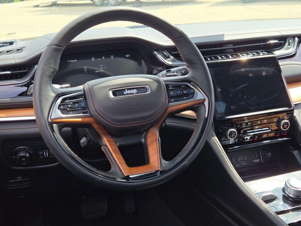 new 2025 Jeep Grand Cherokee car