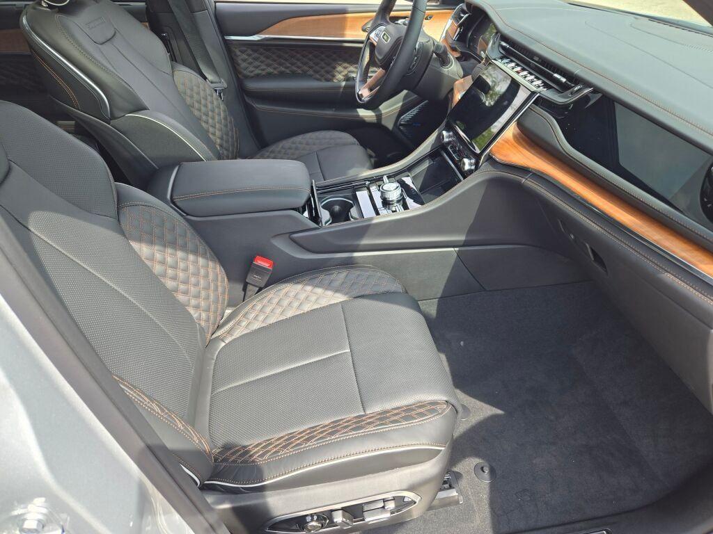 new 2025 Jeep Grand Cherokee car
