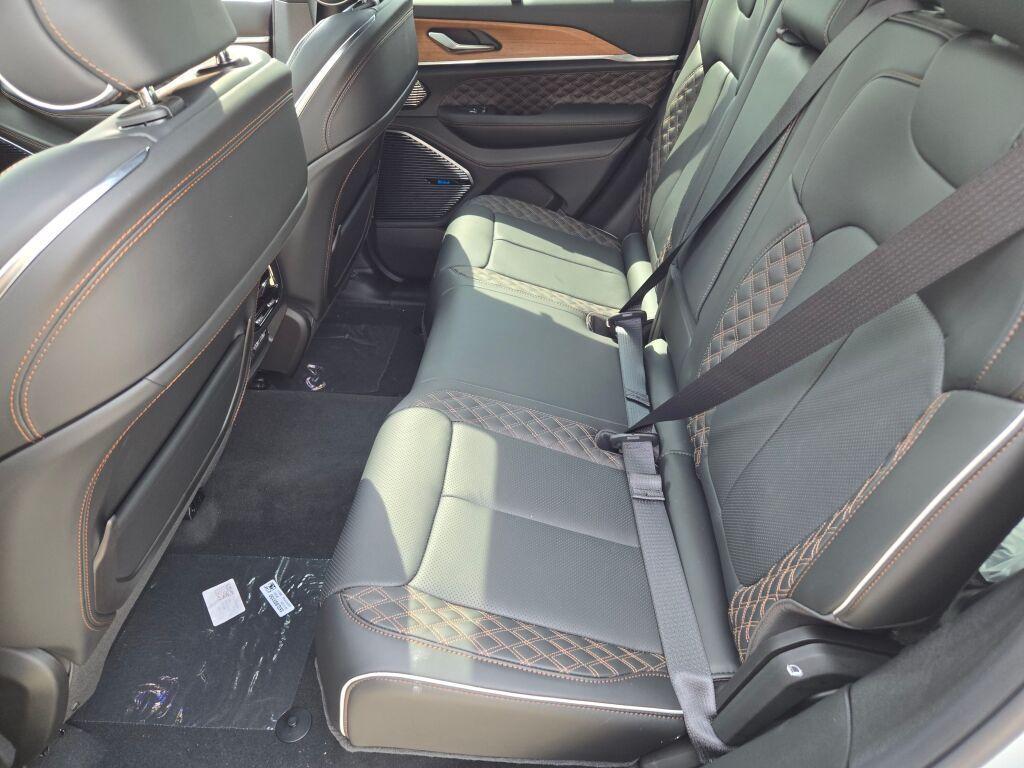 new 2025 Jeep Grand Cherokee car