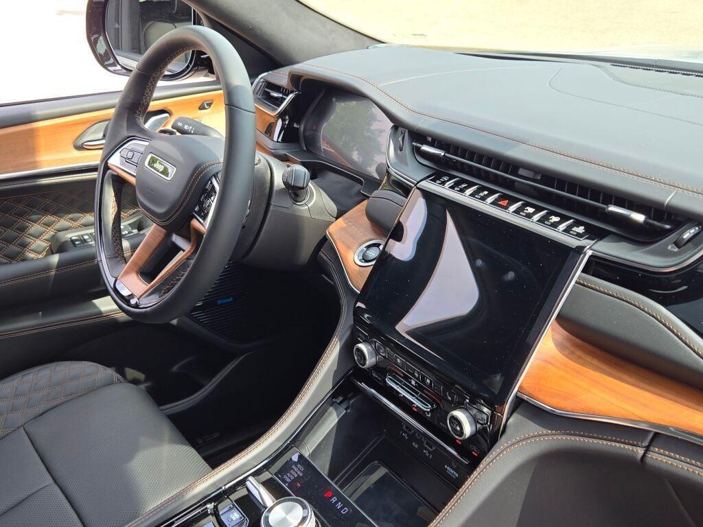 new 2025 Jeep Grand Cherokee car