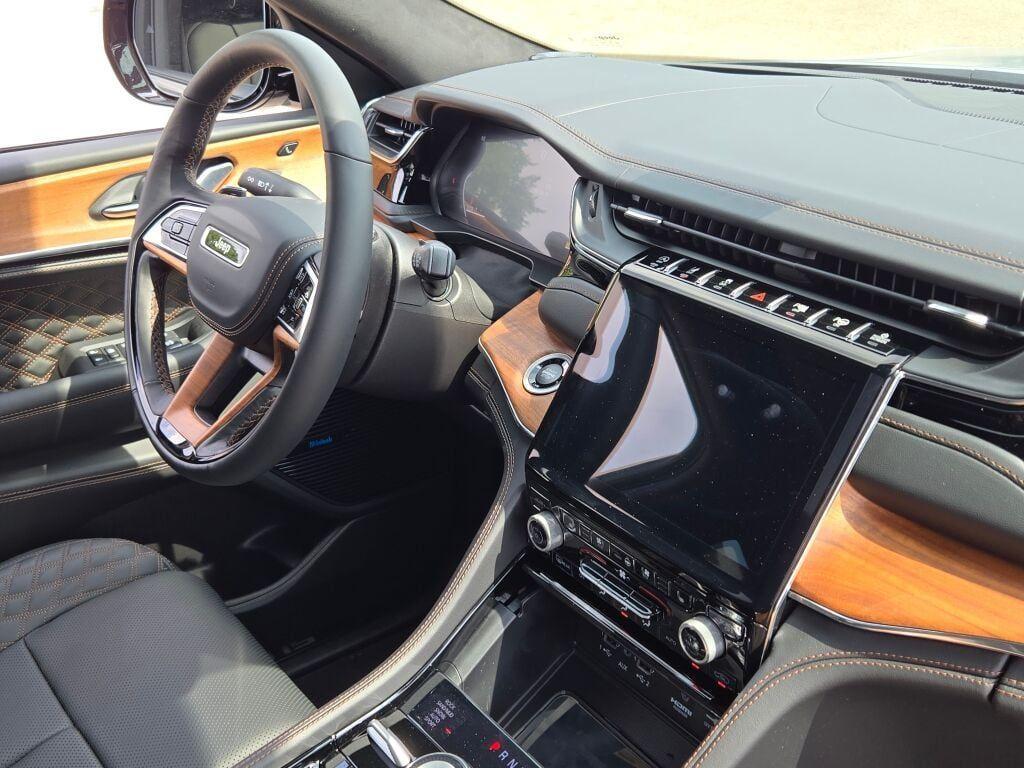 new 2025 Jeep Grand Cherokee car