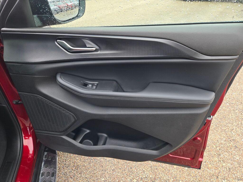 used 2024 Jeep Grand Cherokee car, priced at $32,889